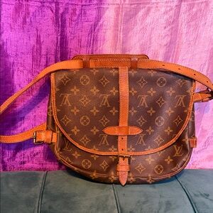 Louis Vuitton Monogram Canvas Crossbody Bag in Brown/Tan